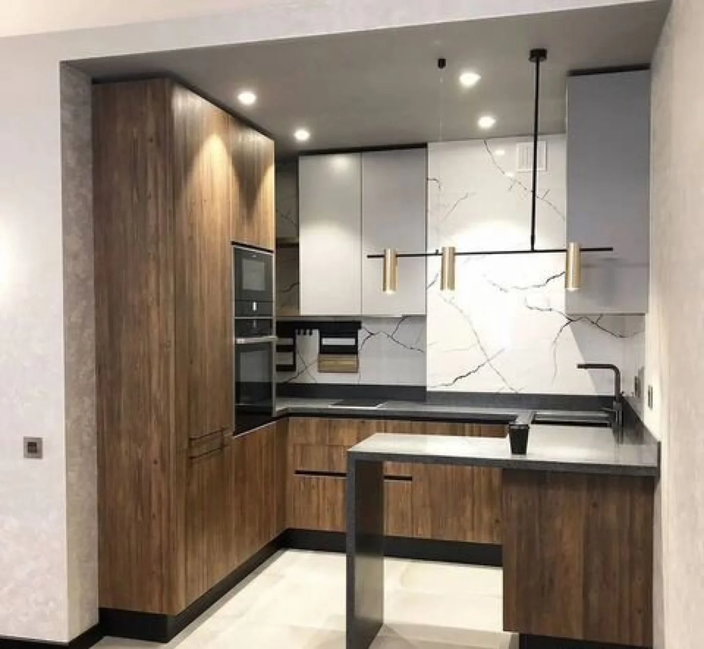 Угловая кухня на заказ Арт. 387 с рассрочкой